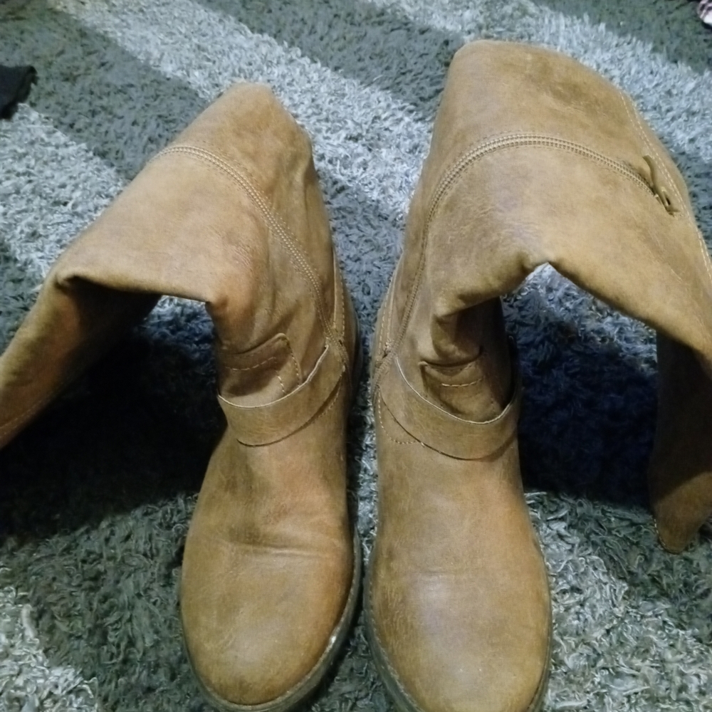Boots - Picture 2 of 3